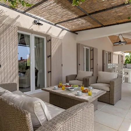 Batelica Villa *