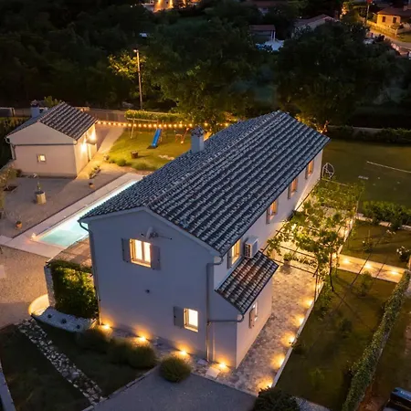 Batelica Villa