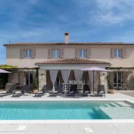 Batelica Villa *