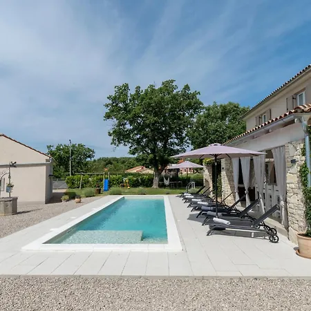 Batelica Villa *